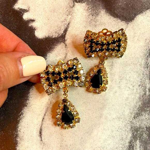 Vintage Black & Clear Sparkly Stone Bow Tie Teardrop Dangle Clip On Earrings - Picture 1 of 6